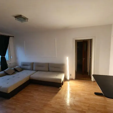 - 2 Sector 3 ,titan, Ior Parc * בוקרשט