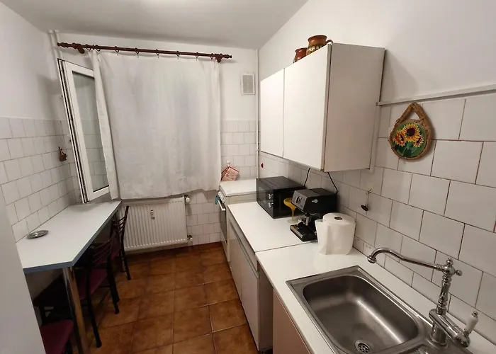 - 2 Sector 3 ,titan, Ior Parc * בוקרשט